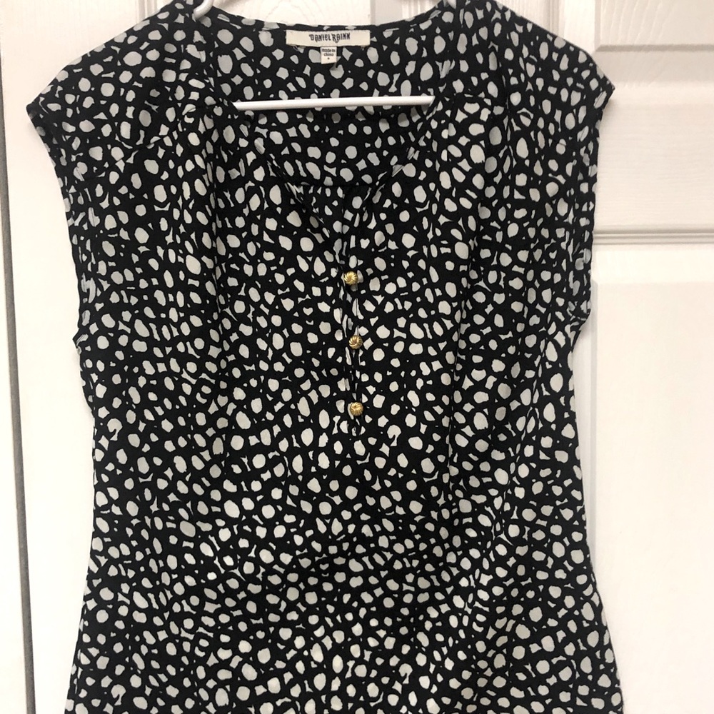Daniel Rainn Sz S, Sleeveless Black and White Top